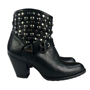 Stuart Weitzman City Slicker Studded Western Leather Ankle Boots Womens Size 6.5